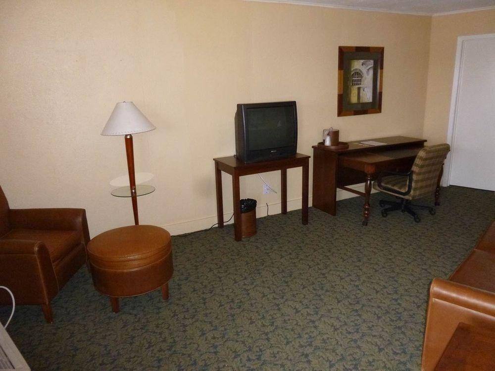 Alvin Extended Stay Exterior photo