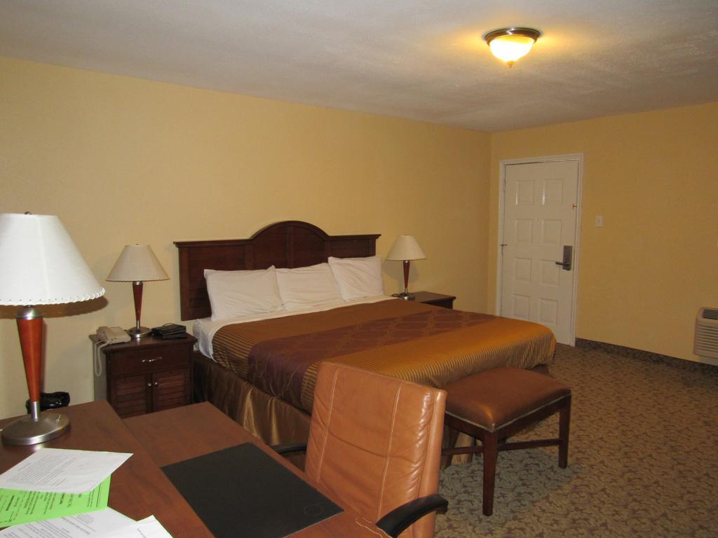 Alvin Extended Stay Exterior photo
